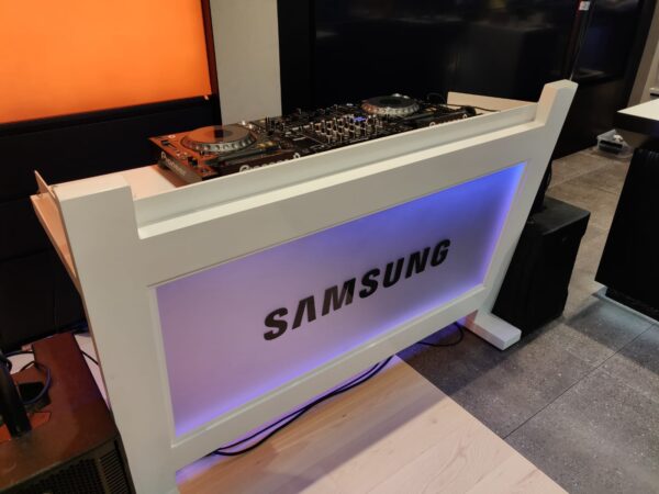Design DJ Booth