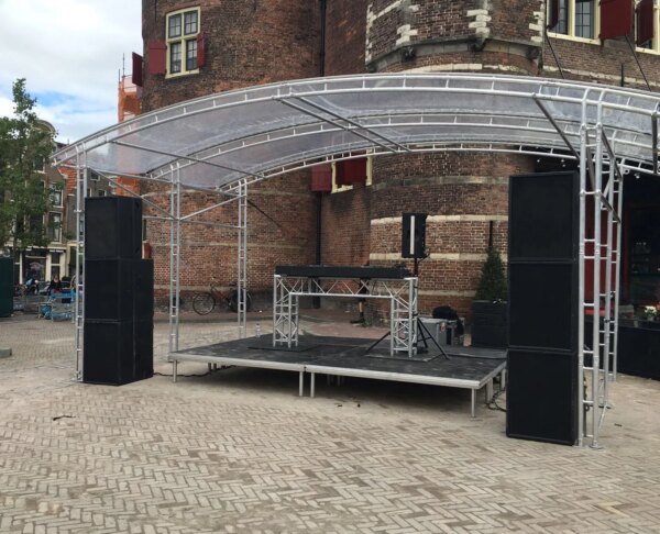 Buitenpodium 6x4mtr