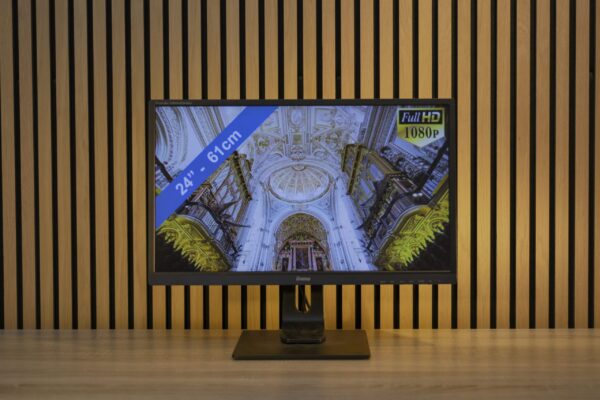 LED TV scherm 65 inch + statief