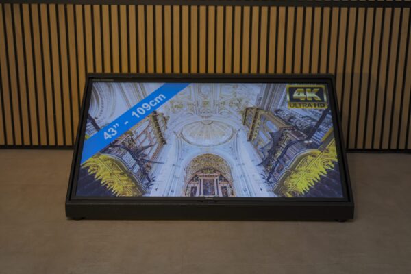 LED TV scherm 65 inch + statief