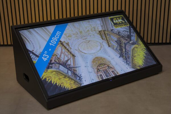 LED TV scherm 65 inch + statief