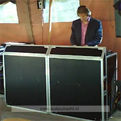 DJ Booth Zwart